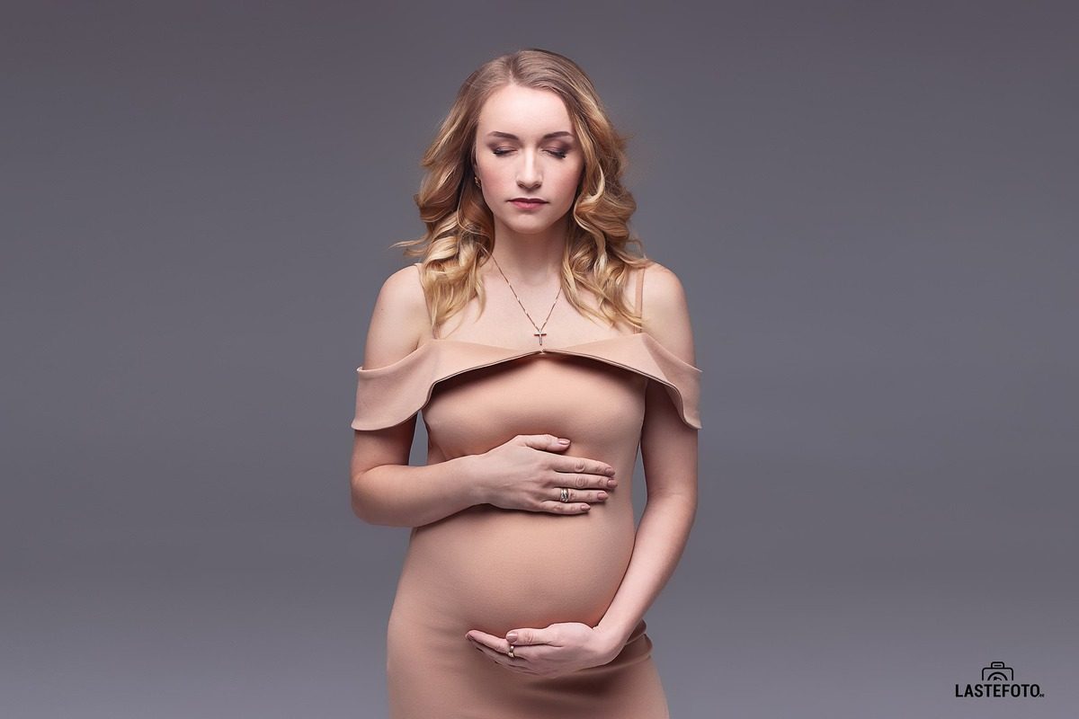What to Wear for a Stunning Pregnancy Photo Shoot: A Complete Guide