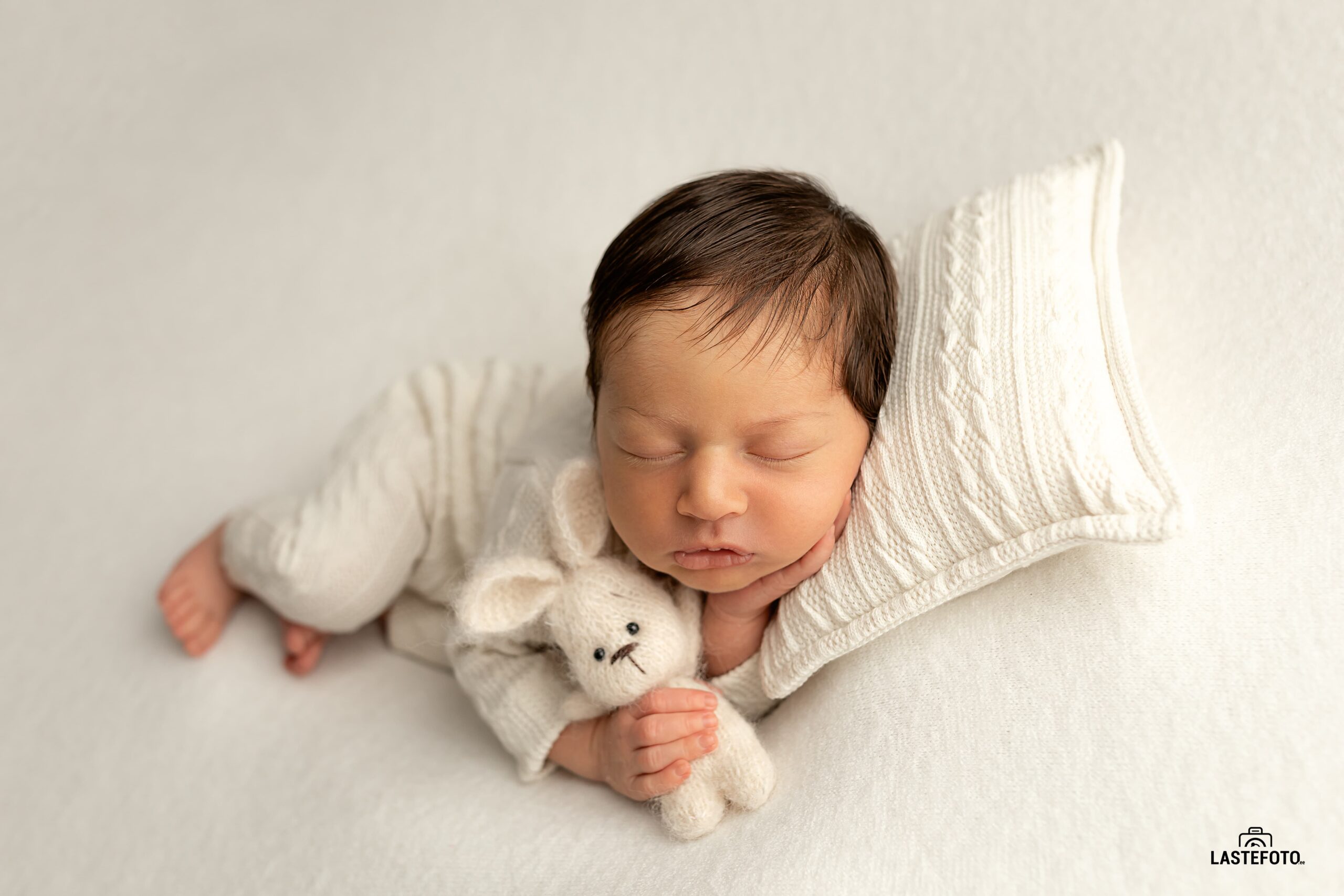 Newborn Pictures in Tallinn: When is the Best Time for a Photo Shoot